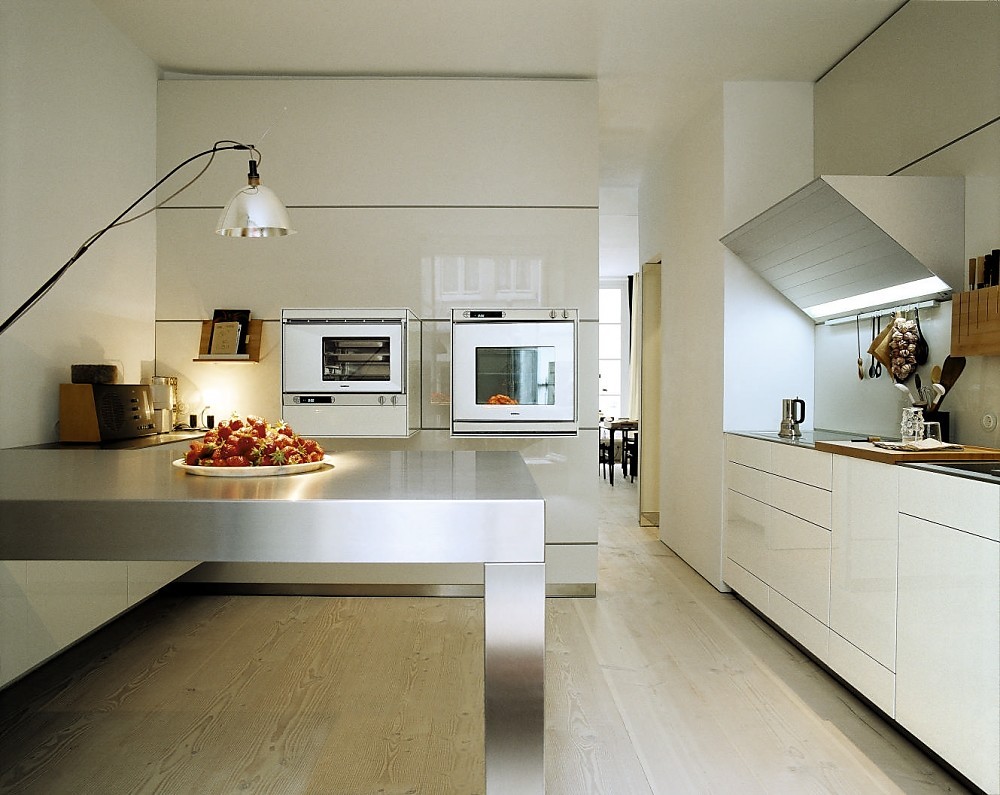 begaan Uitrusting Oriëntatiepunt Design keuken b3 hoogglans crème met apparatuurkasten