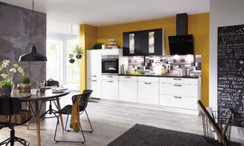 Interessante kleur en front combinaties  en een functionele uitrusting kenmerken dit keukenmodel. Zuordnung: Stil Moderne keukens, Planungsart U-vormige keuken