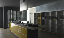 Design eilandkeuken met verlengd aanrechtblad als bar. Open kast en design afzuigkap. Fronten grijsbeige met brede horizontale grepen. Met design afzuigkap en open kastenwand. Zuordnung: Stil Luxe keukens, Planungsart Open keuken (woonkeuken)